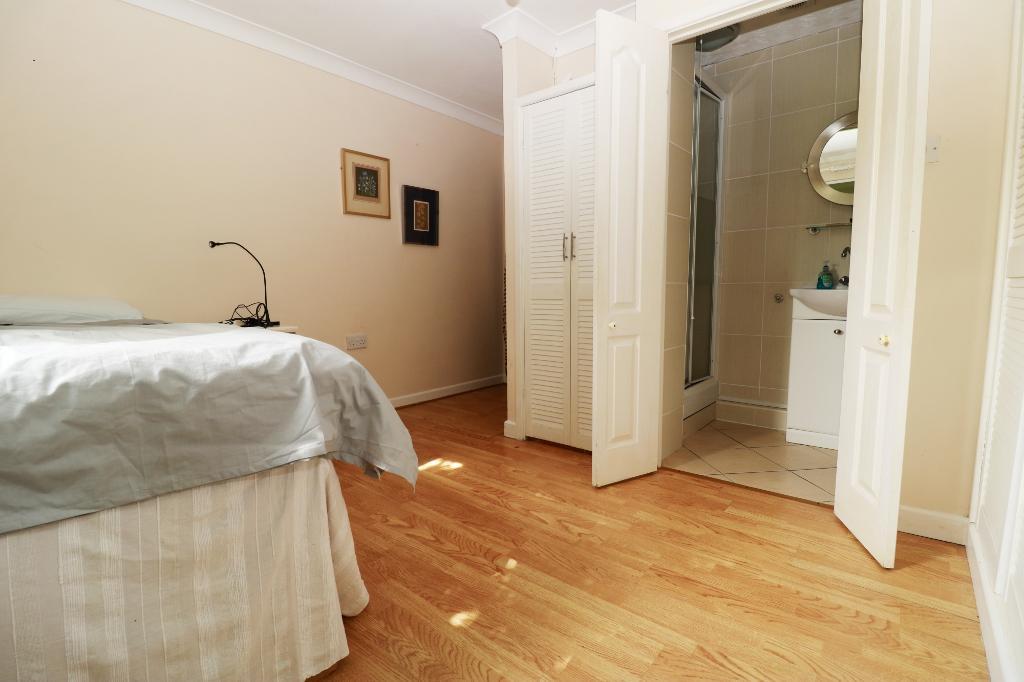 3 Bedroom Bungalow for Sale in Penzance, TR19 7DN