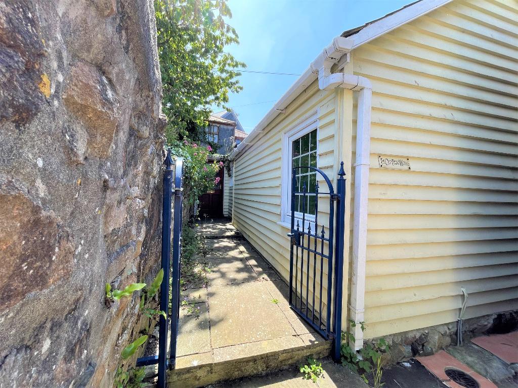 1  Bed Bungalow Property to Rent in Penzance, TR18 4AW