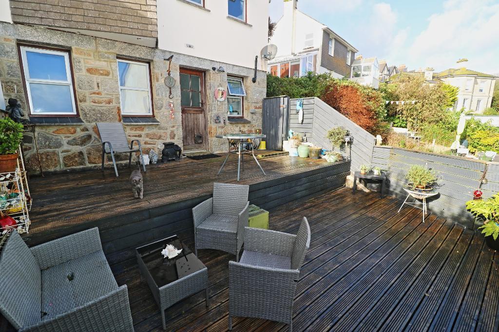 4 Bedroom End Terraced for Sale in Newlyn, TR18 5EX
