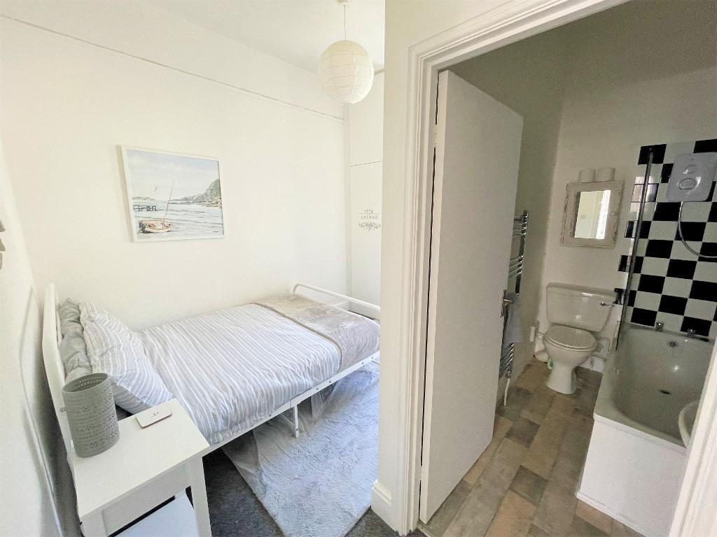 1 Bedroom Flat for Sale in Penzance, TR18 4EZ