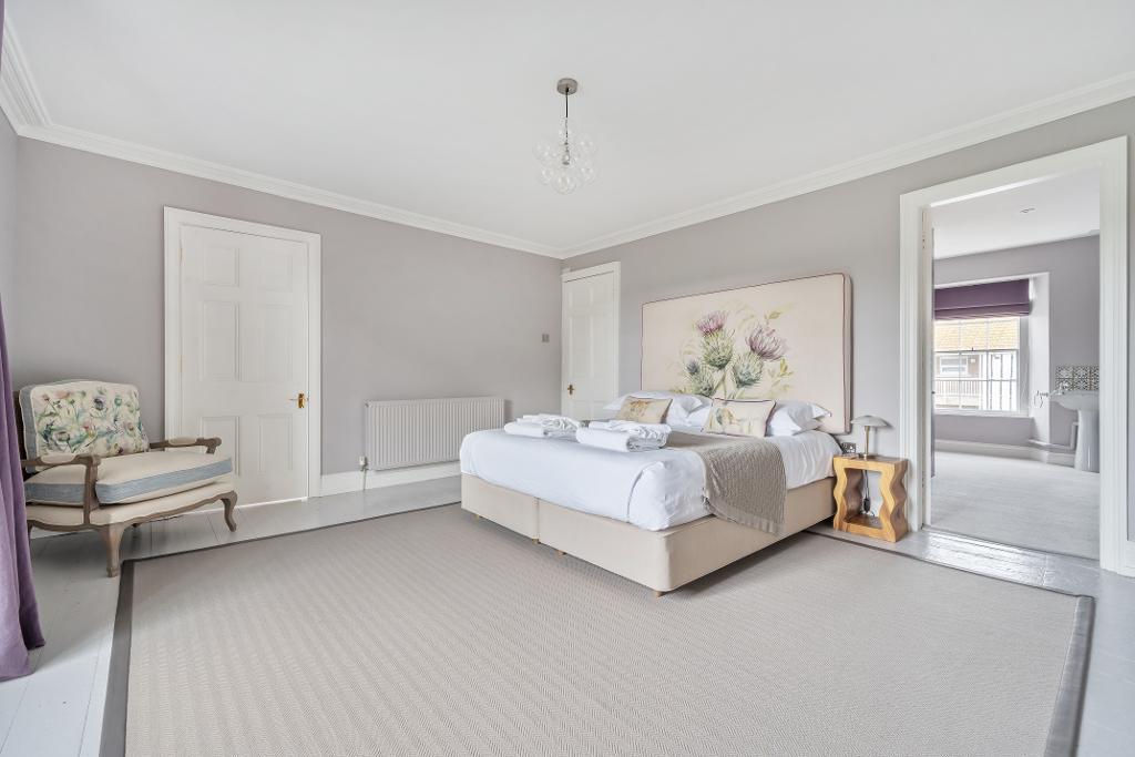 5 Bedroom Terraced for Sale in Penzance, TR18 4DZ