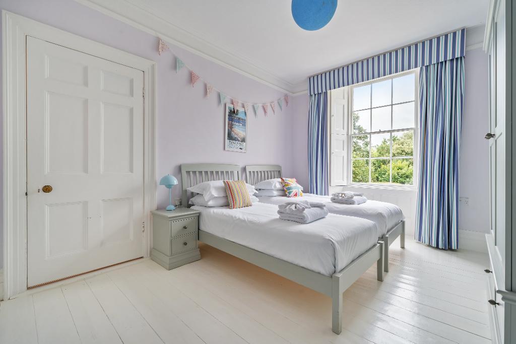 5 Bedroom Terraced for Sale in Penzance, TR18 4DZ