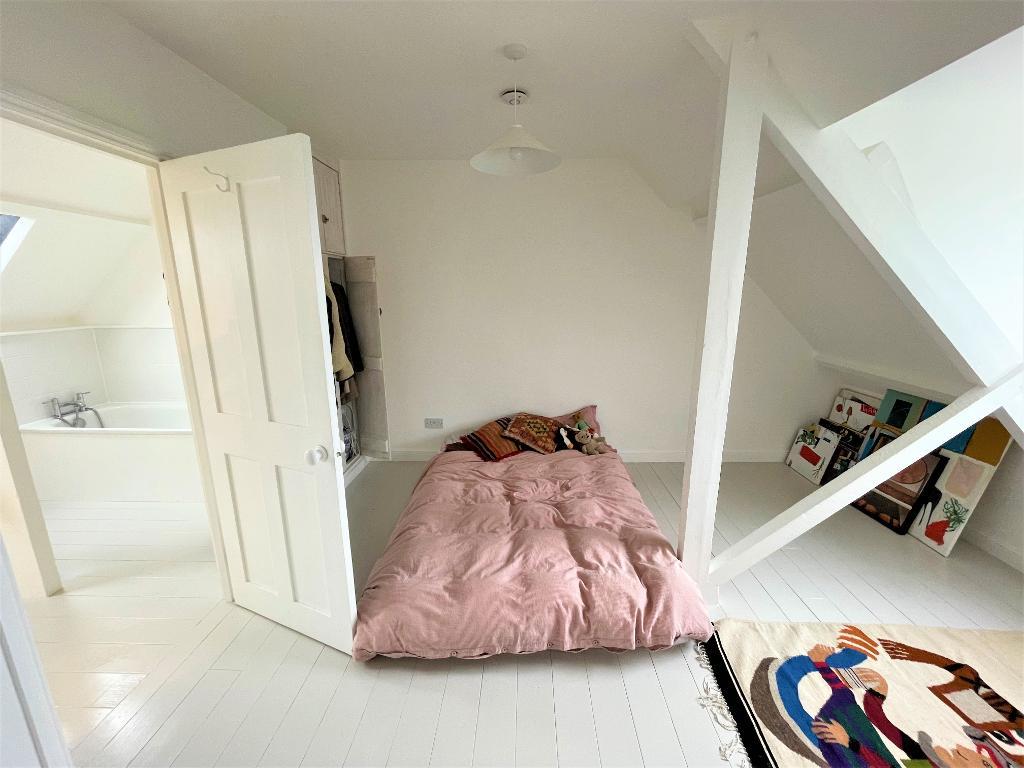 1 Bedroom Flat for Sale in Penzance, TR18 2QA