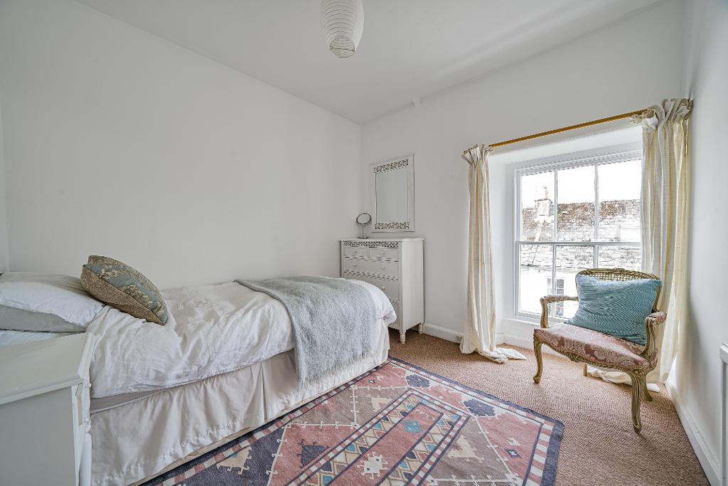 5 Bedroom Terraced for Sale in Penzance, TR18 4DG